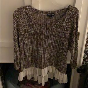 Thin shirt with cream ruffles